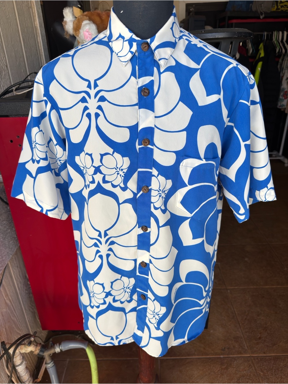 PreOwned Manuhealii Hawaiian Print Blue/White Full Button Men's L